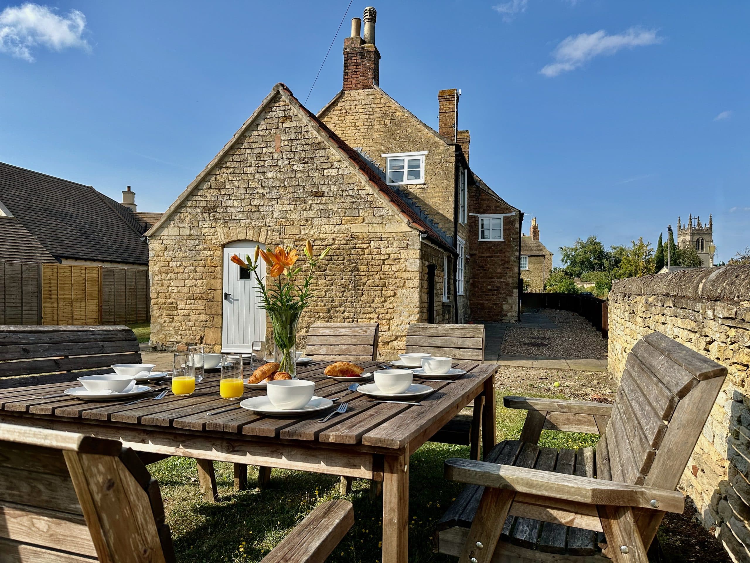 Serviced apartments, short term rentals, furnished apartments, Stamford accommodation, 2 & 3 bedroom apartments